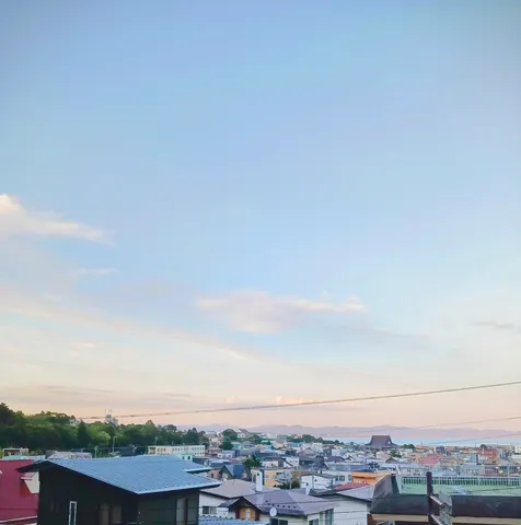 夕暮れ時、穏やかな街並み