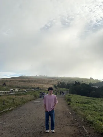 空と山、そして道