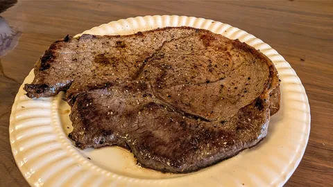 豪快！香ばしさが伝わるステーキ