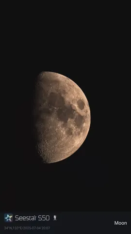 静寂に浮かぶ月影
