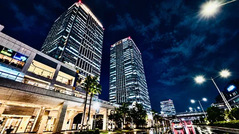 夜空を支える光の塔