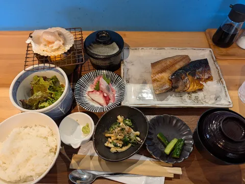 秋の宵を彩る焼魚定食