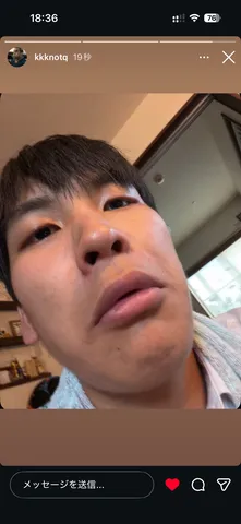 近すぎる自撮り、独特の視点