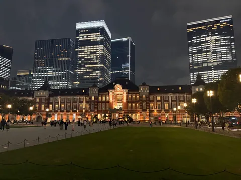 夜空と石畳の交差点