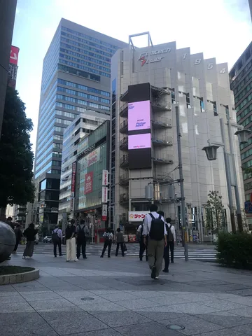未来都市の交差点