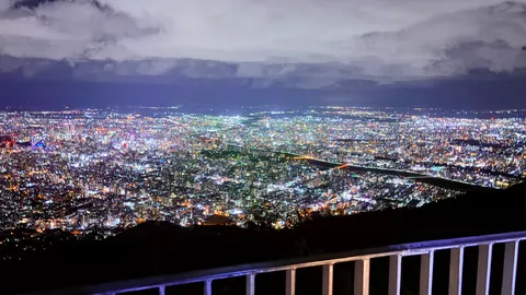 夜景と手すりの光景