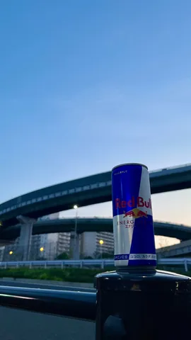 都会の空とエナジードリンク
