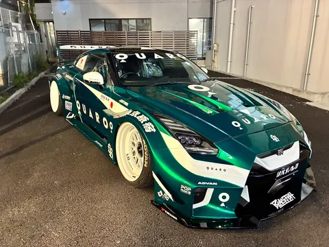 深緑に輝くカスタムGTR