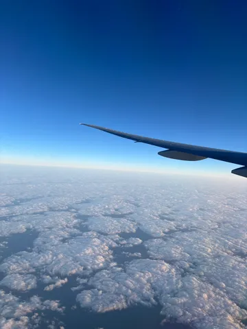 雲海と翼の青い旅