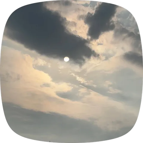 雲間から覗く光