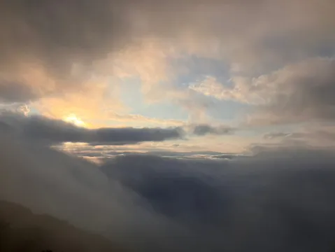 光射す雲の海