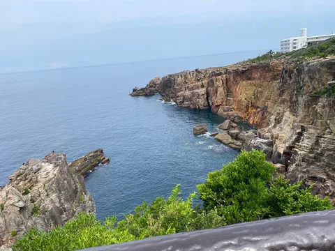 悠久の断崖、青き海