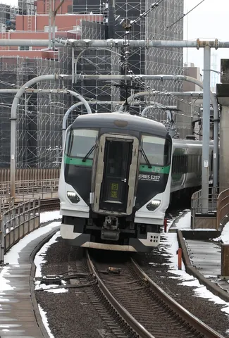 冬の鉄路を駆けるE257系