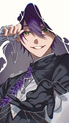 紫髪と三角のネックレス
