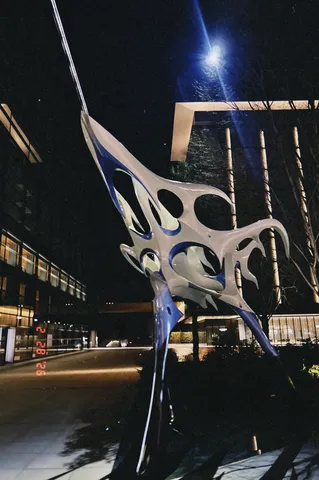 宇宙船？異形？夜の造形美