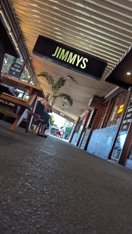 「JIMMYS」目指して低空飛行
