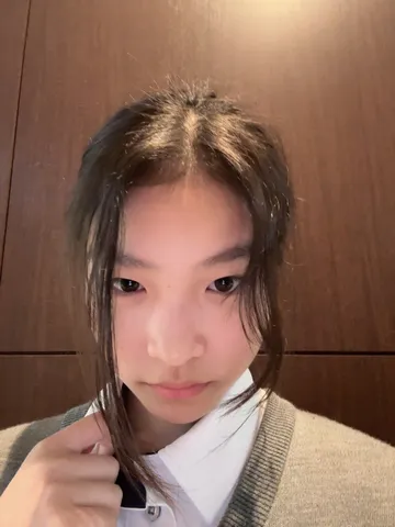 あえての無表情、それがいい。