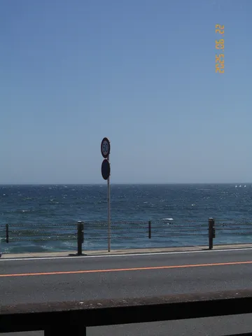 夏の海辺、速度制限の先へ
