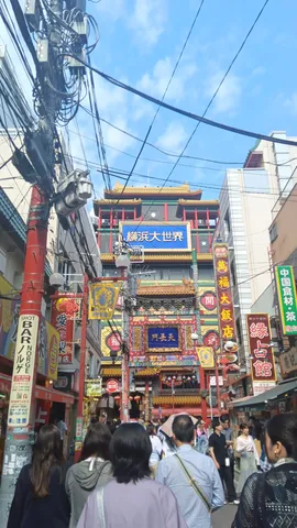 異国情緒あふれる街並みと空