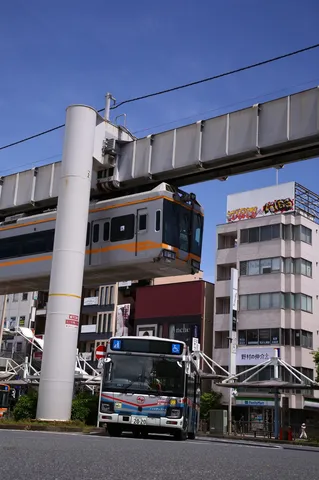 空と街、そして日常の乗り物