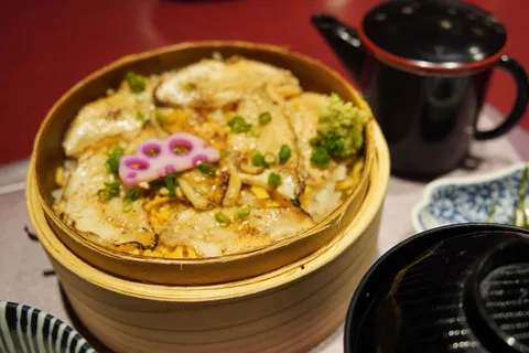 蒸籠から広がる香り丼