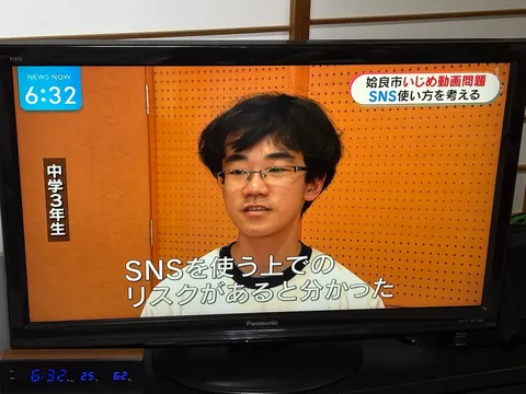 ニュースキャスター、今日もニュースを学んでいます
