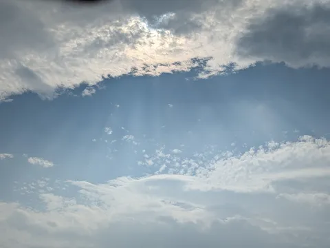 天使の梯子、雲の隙間
