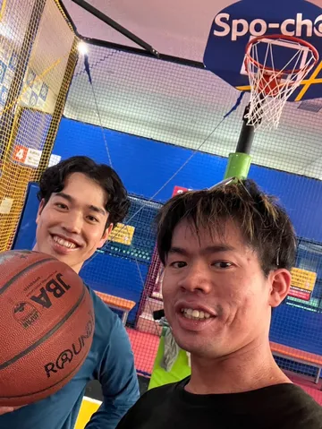 バスケで友達とエンジョイ