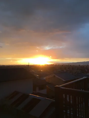 茜色の空と街並み
