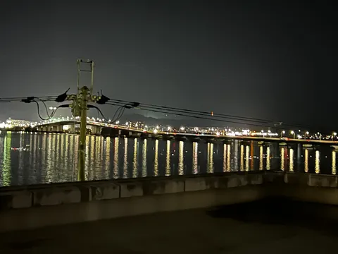 夜景に映る光の軌跡