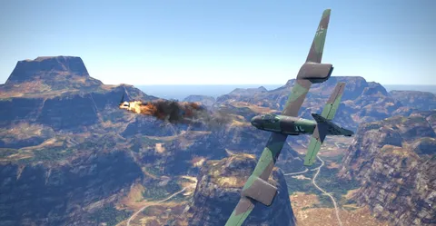 空の激闘！爆炎を上げる敵機