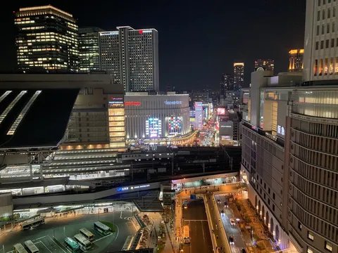 眠らない町