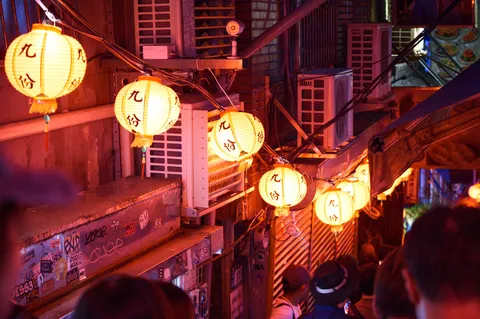 九份の光に包まれる夜