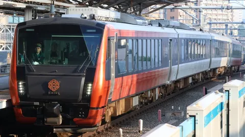 旅立ちの刻、流麗なる車体