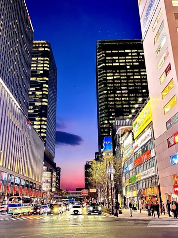 ビル街に夜が降りる頃