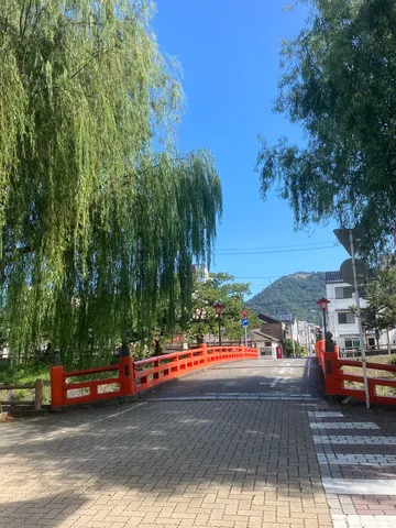 風と朱色の橋、時を渡る