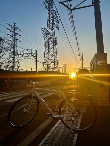 夕日に照らされる自転車