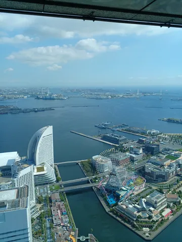 港湾都市と観覧車の絶景