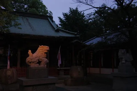 静寂に灯る神獣の姿