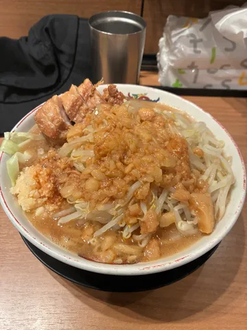 湯気立つ、一杯のラーメン