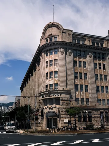 重厚な歴史を感じさせる建築美