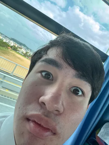 窓越しのダイレクトな視線
