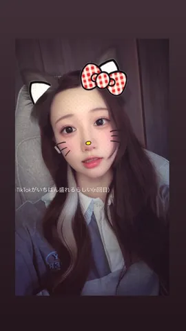 猫耳とリボンがキュートなセルフィー