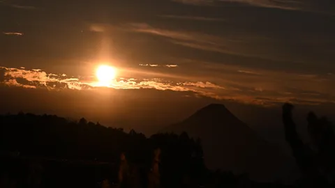 空と山の夕景