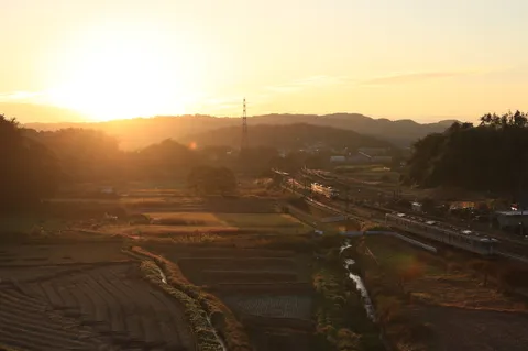 夕景と田園の静かな響き