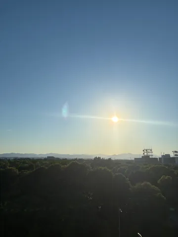 青空に溶ける日差し