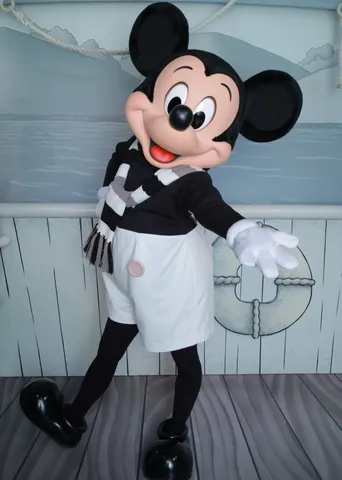 ミッキー、海辺の船旅へ出航！