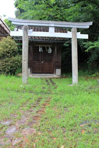 静寂の鎮守の森