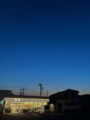 夜空のコンビニ、一日の終わり