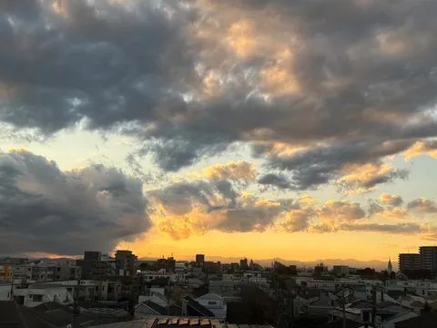夕焼けに染まる街並み